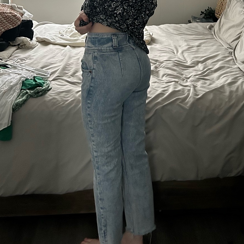 Abercrombie & Fitch Ultra High Rise Light Blue Mom Jeans - Picture 7 of 7